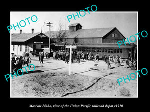 OLD LARGE HISTORIC PHOTO OF MOSCOW IDAHO, THE UNION PACIFIC RAILROAD DEPOT c1910