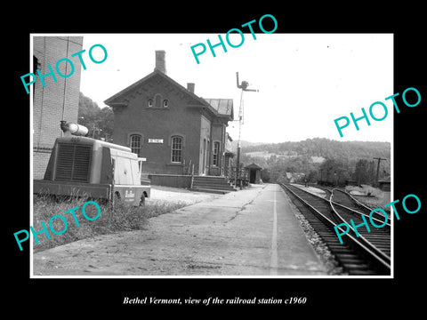 OLD LARGE HISTORIC PHOTO OF BETHEL VERMONT, THE RAILROAD STATION c1960