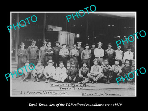 OLD LARGE HISTORIC PHOTO OF TOYAH TEXAS, THE RAILROAD ROUNDHOUSE CREW c1910