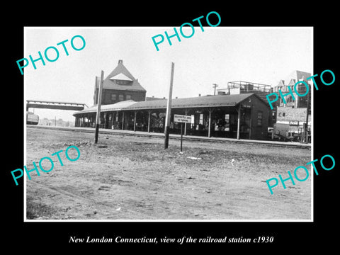 OLD LARGE HISTORIC PHOTO OF NEW LONDON CONNECTICUT, THE RAILROAD STATION c1930