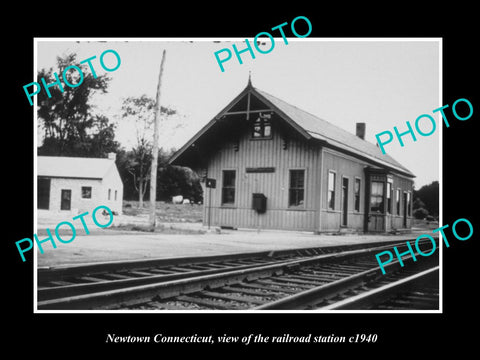 OLD LARGE HISTORIC PHOTO OF NEWTOWN CONNECTICUT, THE RAILROAD STATION c1940