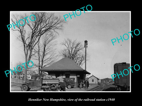 OLD LARGE HISTORIC PHOTO OF HENNIKER NEW HAMPSHIRE, THE RAILROAD STATION c1940