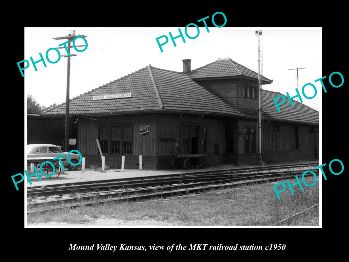 OLD LARGE HISTORIC PHOTO OF MOUND VALLEY KANSAS, THE MKT RAILROAD STATION c1950