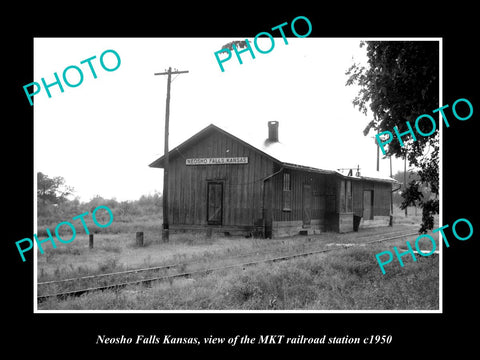 OLD LARGE HISTORIC PHOTO OF NEOSHO FALLS KANSAS, THE MKT RAILROAD STATION c1950