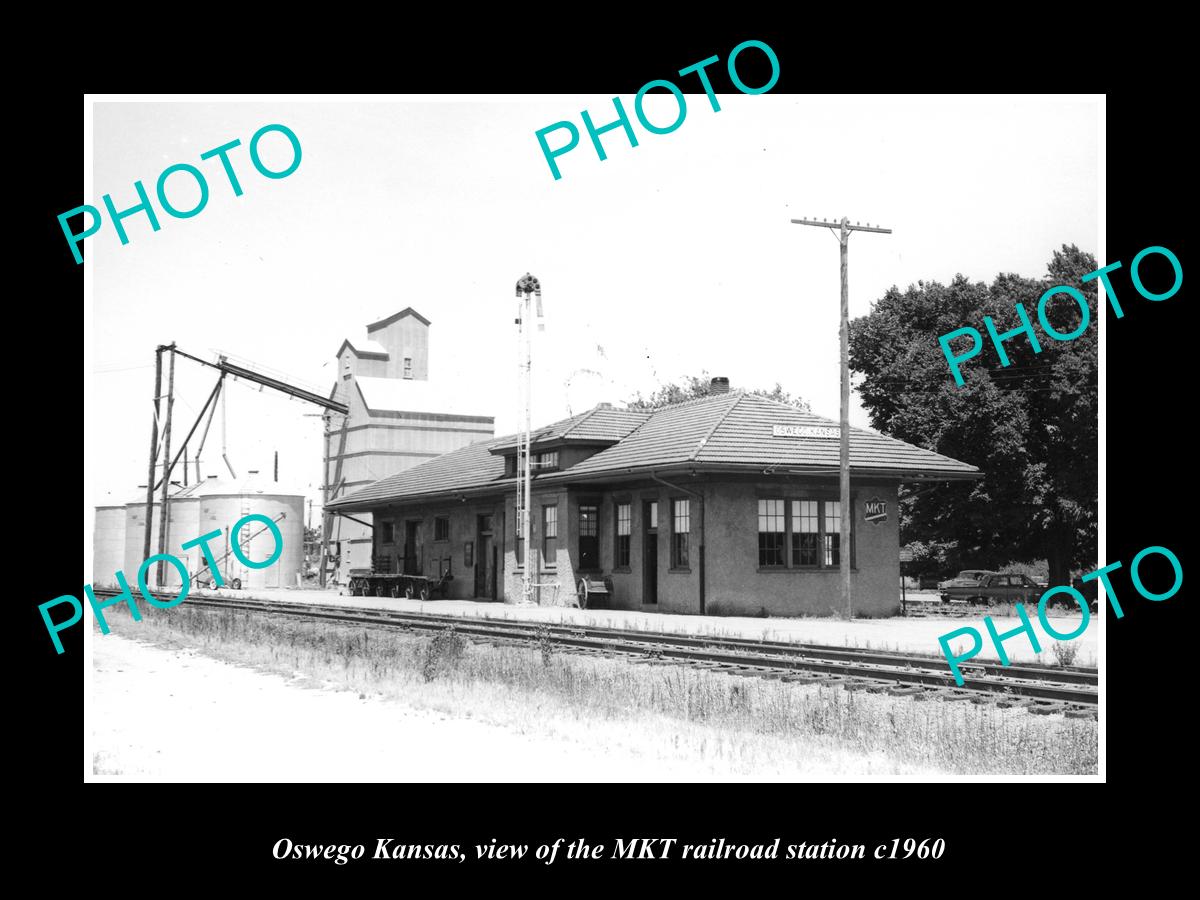 OLD LARGE HISTORIC PHOTO OF OSWEGO KANSAS, THE MKT RAILROAD STATION c1960