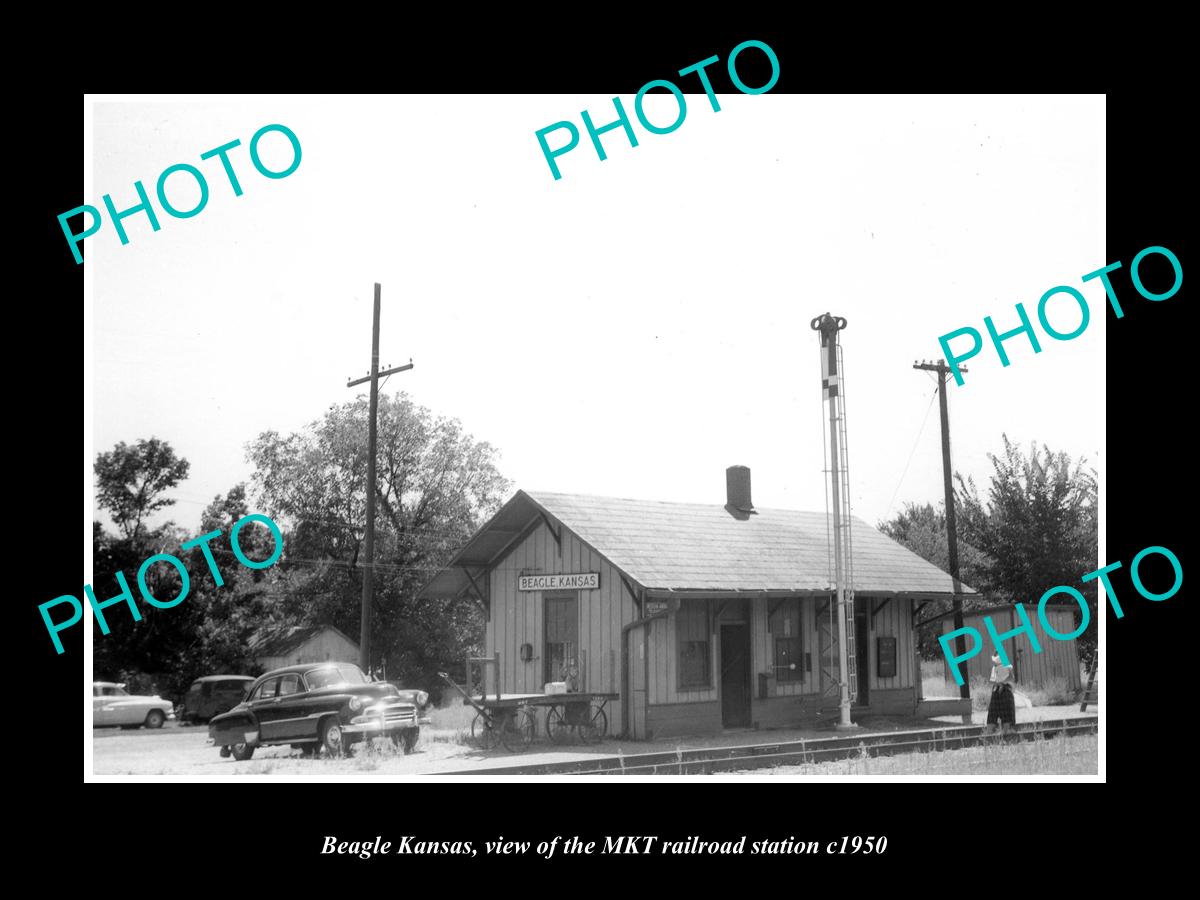 OLD LARGE HISTORIC PHOTO OF BEAGLE KANSAS, THE MKT RAILROAD STATION c1950