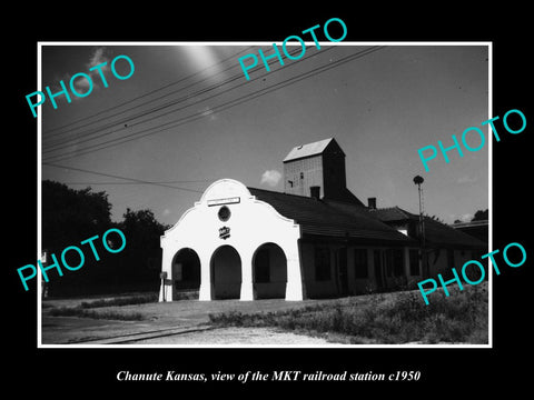 OLD LARGE HISTORIC PHOTO OF CHANUTE KANSAS, THE MKT RAILROAD STATION c1950