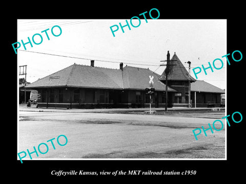 OLD LARGE HISTORIC PHOTO OF COFFEYVILLE KANSAS, THE MKT RAILROAD STATION c1950