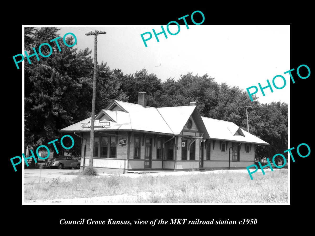 OLD LARGE HISTORIC PHOTO OF COUNCIL GROVE KANSAS, THE MKT RAILROAD STATION c1950