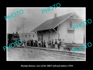 OLD LARGE HISTORIC PHOTO OF DUNLAP KANSAS, THE MKT RAILROAD STATION c1910