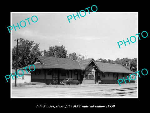 OLD LARGE HISTORIC PHOTO OF IOLA KANSAS, THE MKT RAILROAD STATION c1950