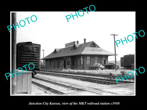 OLD LARGE HISTORIC PHOTO OF JUNCTION CITY KANSAS, THE MKT RAILROAD STATION c1950