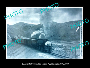 OLD LARGE HISTORIC PHOTO OF LEONARD OREGON, THE UNION PACIFIC TRAIN c1940