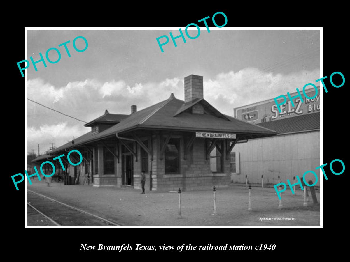 OLD LARGE HISTORIC PHOTO OF NEW BRAUNFELS TEXAS, THE RAILROAD DEPOT c1940