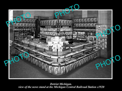 OLD LARGE HISTORIC PHOTO OF DETROIT MICHIGAN RAILROAD STATION NEWS STAND c1920