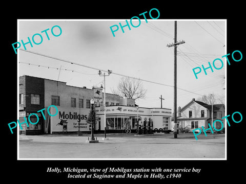 OLD LARGE HISTORIC PHOTO OF HOLLY MICHIGAN, THE MOBIL OIL GAS STATION c1940