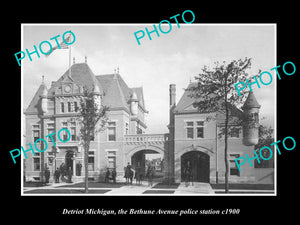 OLD LARGE HISTORIC PHOTO OF DETROIT MICHIGAN, BETHUNE Ave POLICE STATION c1900