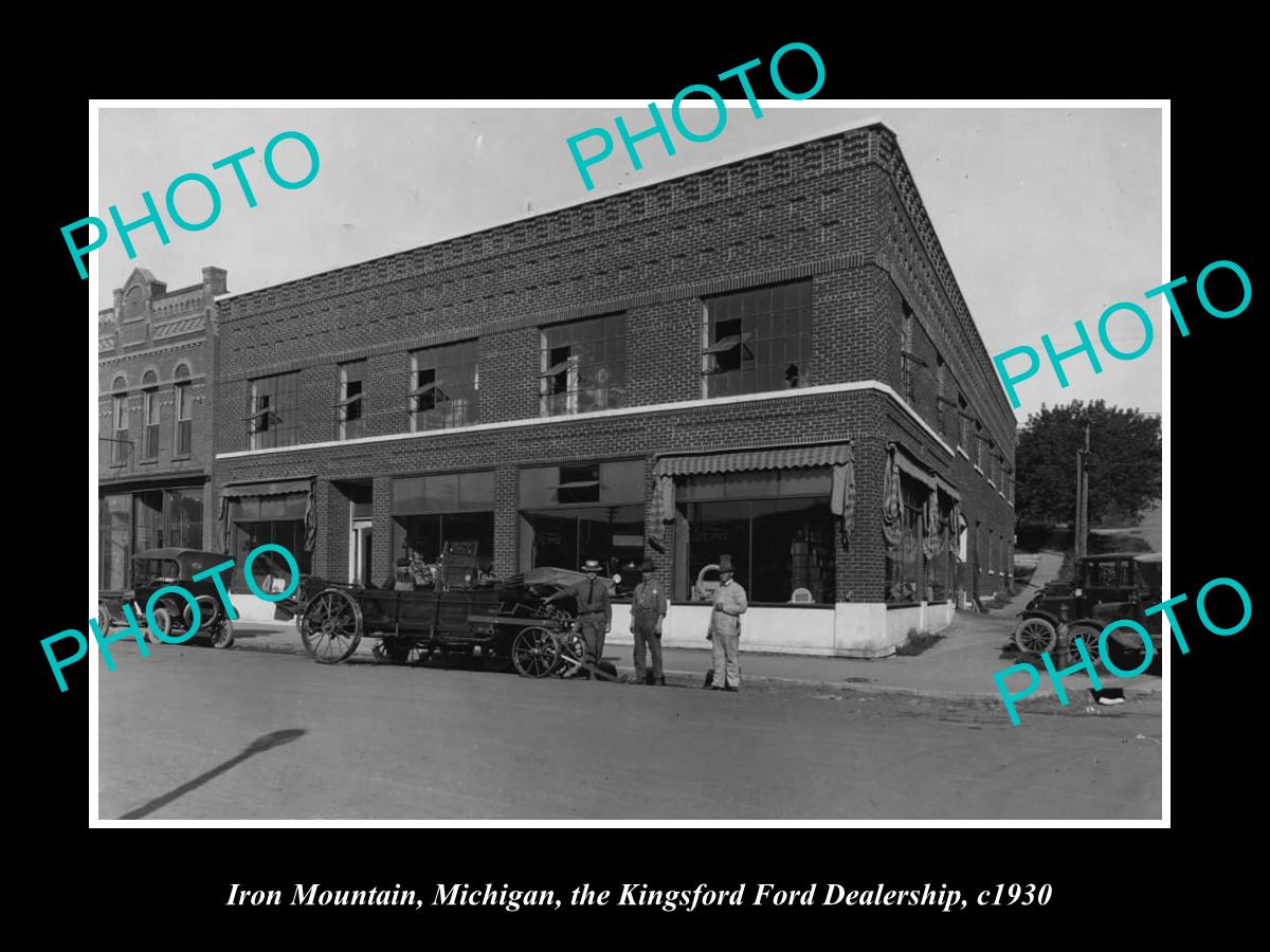 OLD LARGE HISTORIC PHOTO OF IRON MOUNTAIN MICHIGAN, THE FORD DEALERSHIP c1930