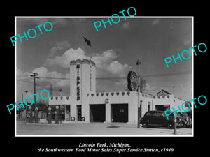 OLD LARGE HISTORIC PHOTO OF LINCOLN PARK MICHIGAN, THE FORD GAS STATION c1940