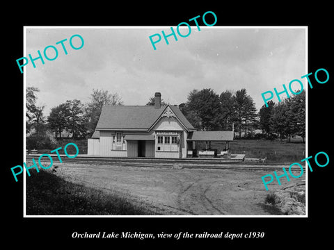 OLD HISTORIC PHOTO OF ORCHARD LAKE MICHIGAN, VIEW OF THE RAILROAD STATION c1930