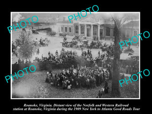 OLD HISTORIC PHOTO OF ROANOKE VIRGINIA, CROWD AT THE RAILROAD STATION c1909