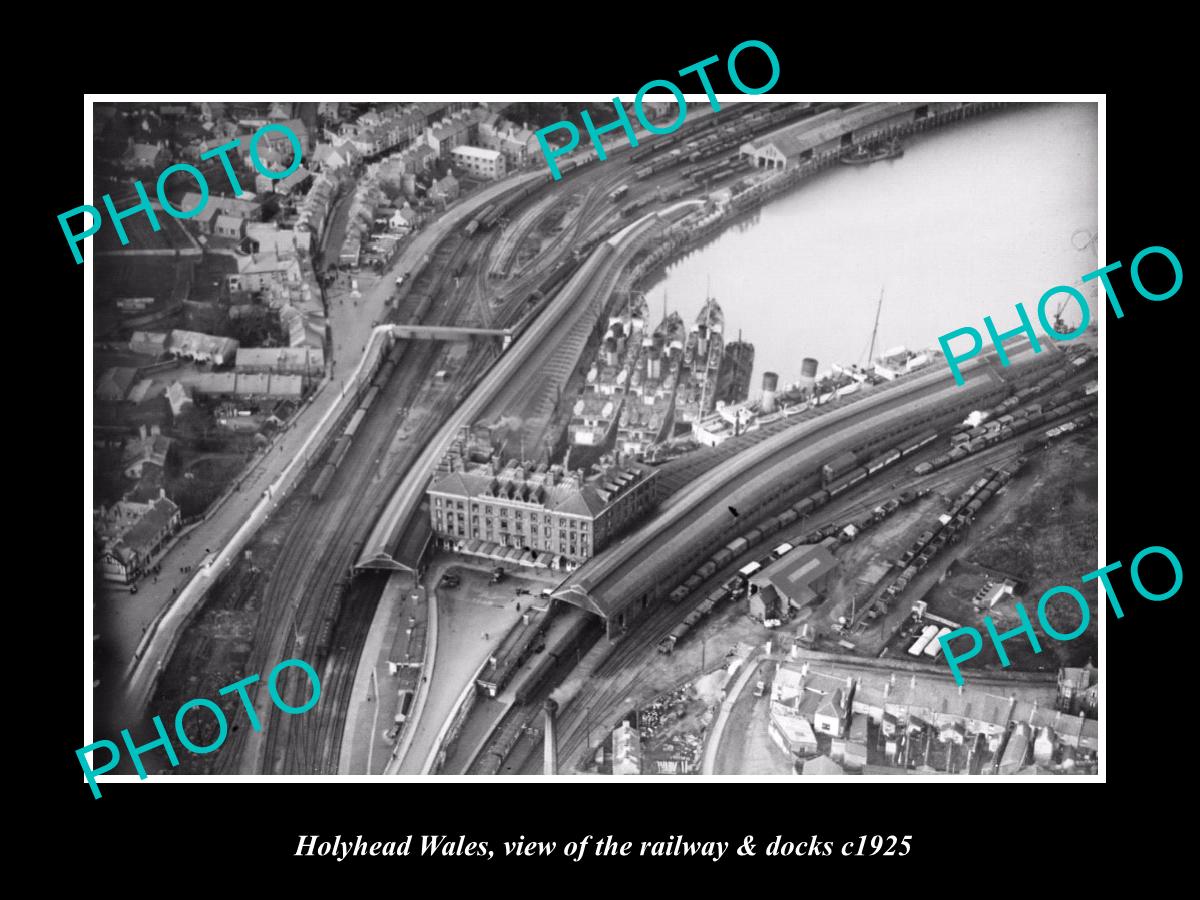 OLD LARGE HISTORIC PHOTO OF HOLYHEAD WALES, VIEW OF THE RAILWAY & DOCKS c1925