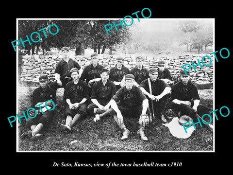 OLD LARGE HISTORIC PHOTO OF DE SOTO KANSAS, THE TOWN BASEBALL TEAM c1910