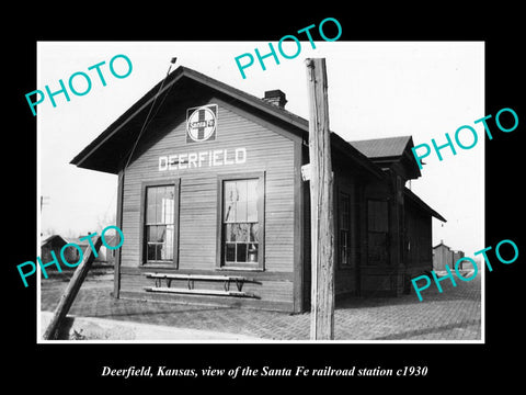 OLD LARGE HISTORIC PHOTO OF DEERFIELD KANSAS, THE RAILROAD DEPOT STATION c1930