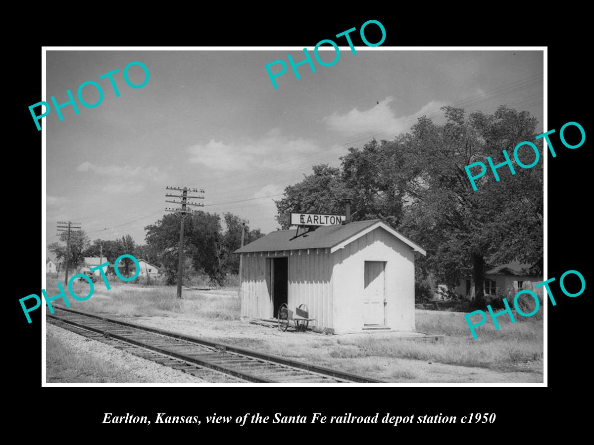 OLD LARGE HISTORIC PHOTO OF EARLTON KANSAS, THE RAILROAD DEPOT STATION c1950