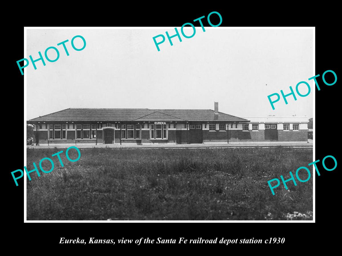 OLD LARGE HISTORIC PHOTO OF EUREKA KANSAS, THE RAILROAD DEPOT STATION c1930