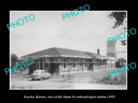 OLD LARGE HISTORIC PHOTO OF EUREKA KANSAS, THE RAILROAD DEPOT STATION c1955