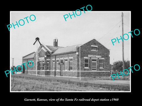 OLD LARGE HISTORIC PHOTO OF GARNETT KANSAS, THE RAILROAD DEPOT STATION c1960