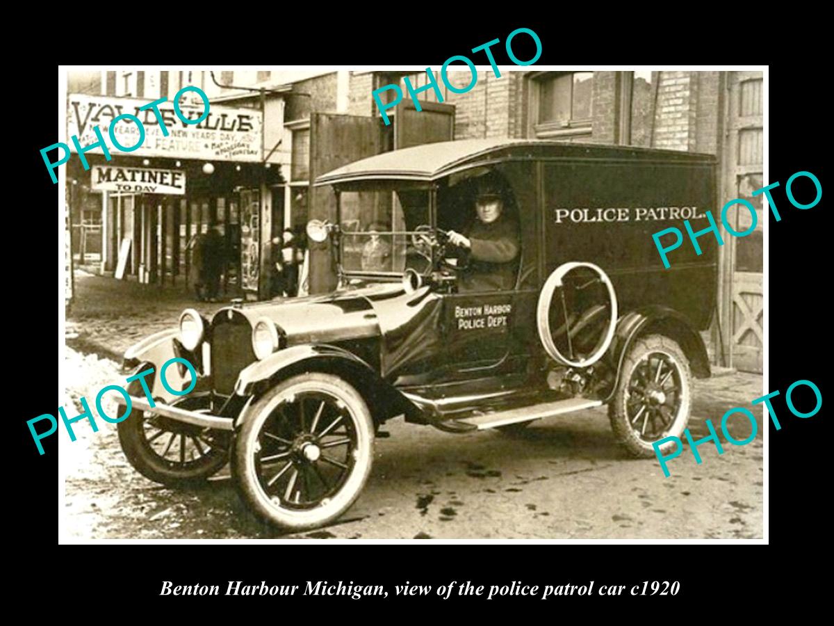 OLD LARGE HISTORIC PHOTO OF BENTON HARBOR MICHIGAN, THE POLICE PATROL CAR c1920