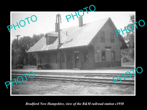 OLD LARGE HISTORIC PHOTO OF BRADFORD NEW HAMPSHIRE, THE B&M RAILROAD DEPOT c1950