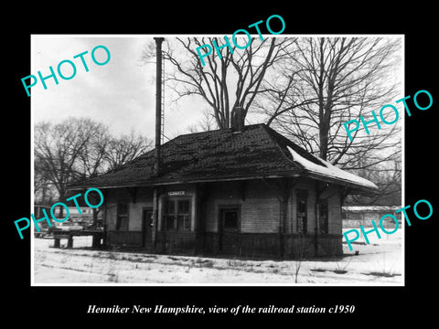 OLD LARGE HISTORIC PHOTO OF HENNIKER NEW HAMPSHIRE THE B&M RAILROAD DEPOT c1950