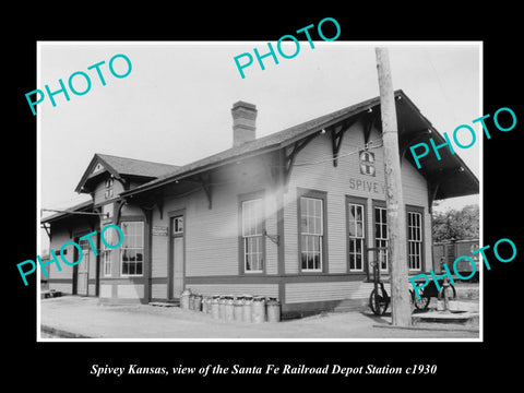 OLD LARGE HISTORIC PHOTO OF SPIVEY KANSAS, THE SANTA FE RAILROAD DEPOT c1930