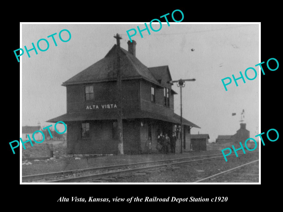 OLD LARGE HISTORIC PHOTO OF ALTA VISTA KANSAS, THE RAILROAD DEPOT STATION c1920