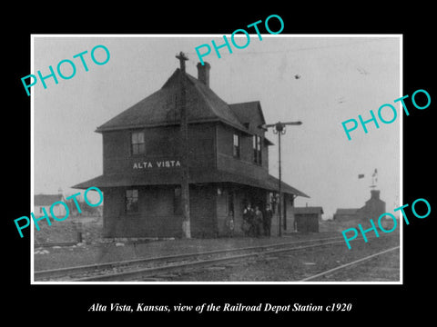 OLD LARGE HISTORIC PHOTO OF ALTA VISTA KANSAS, THE RAILROAD DEPOT STATION c1920