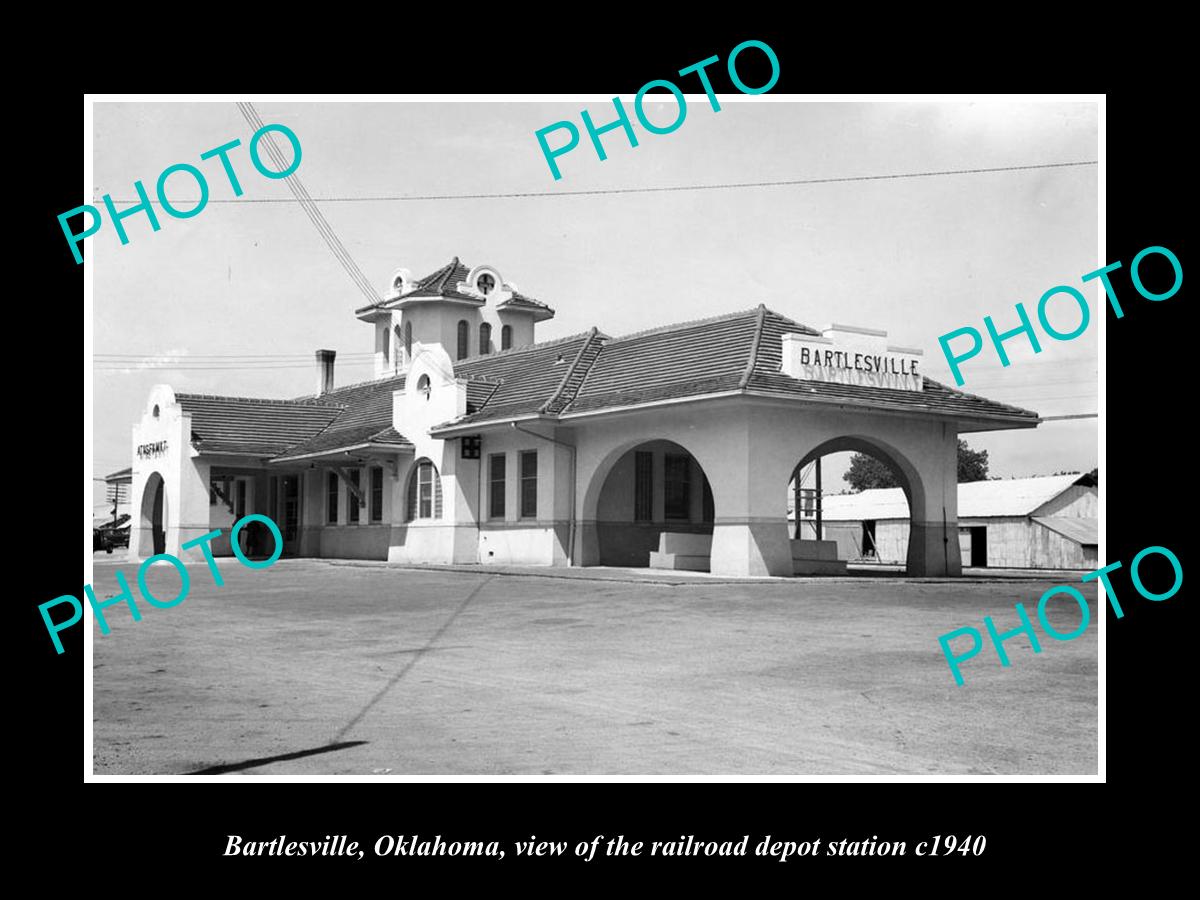 OLD LARGE HISTORIC PHOTO OF BARTLESVILLE OKLAHOMA, RAILROAD DEPOT STATION c1940