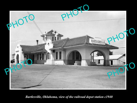 OLD LARGE HISTORIC PHOTO OF BARTLESVILLE OKLAHOMA, RAILROAD DEPOT STATION c1940