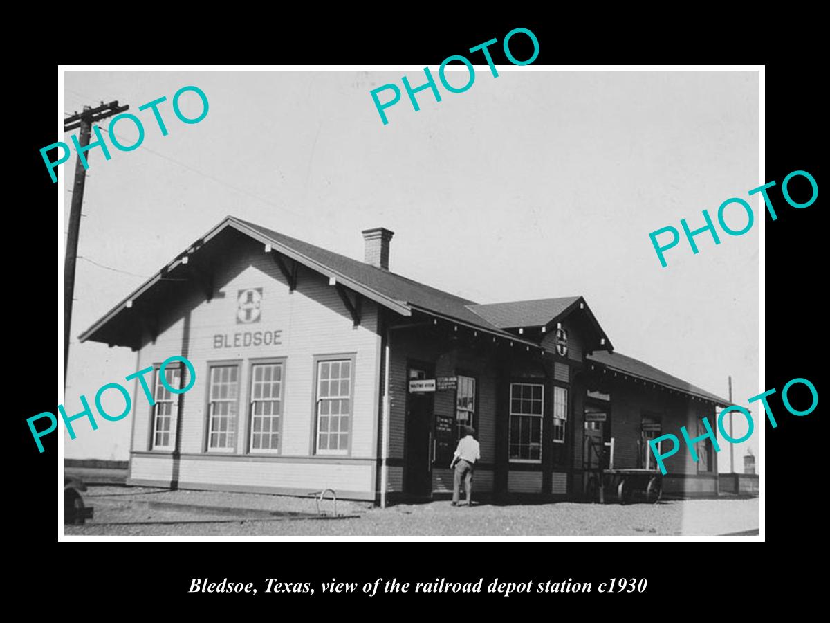 OLD LARGE HISTORIC PHOTO OF BLEDSOE TEXAS, THE RAILROAD DEPOT STATION c1930