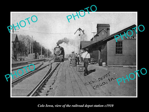 OLD LARGE HISTORIC PHOTO OF COLO IOWA, THE RAILROAD DEPOT STATION c1910