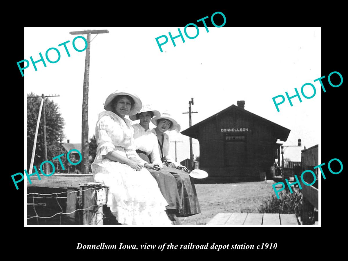 OLD LARGE HISTORIC PHOTO OF DONNELLSON IOWA, THE RAILROAD DEPOT STATION c1910