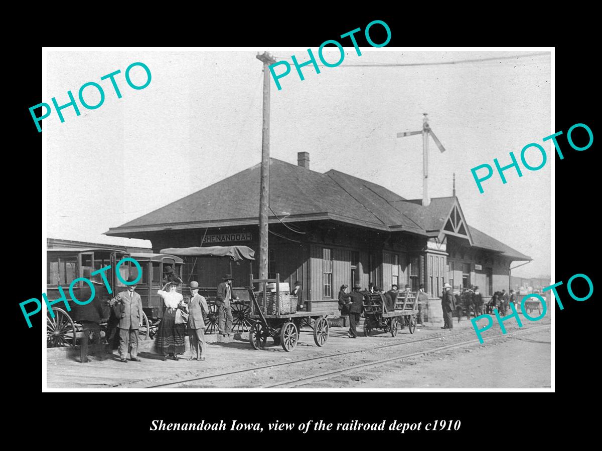 OLD LARGE HISTORIC PHOTO OF SHENANDOAH IOWA, THE RAILROAD DEPOT STATION c1910