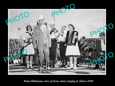 OLD LARGE HISTORIC PHOTO OF TULSA OKLAHOMA, VIEW OF GENE AUTRY SINGING c1940