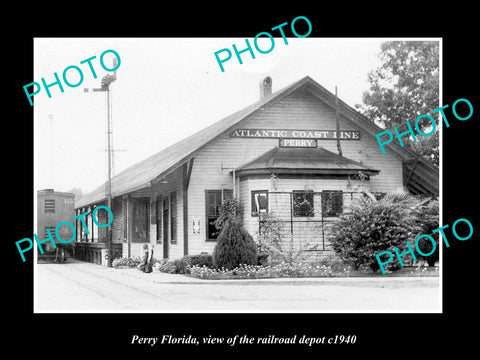 OLD LARGE HISTORIC PHOTO PERRY FLORIDA, THE RAILROAD DEPOT STATION c1940