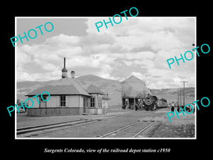 OLD LARGE HISTORIC PHOTO OF SARGENTS COLORADO, THE RAILROAD DEPOT STATION c1950