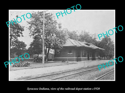 OLD LARGE HISTORIC PHOTO OF SYRACUSE INDIANA, THE RAILROAD DEPOT STATION c1920