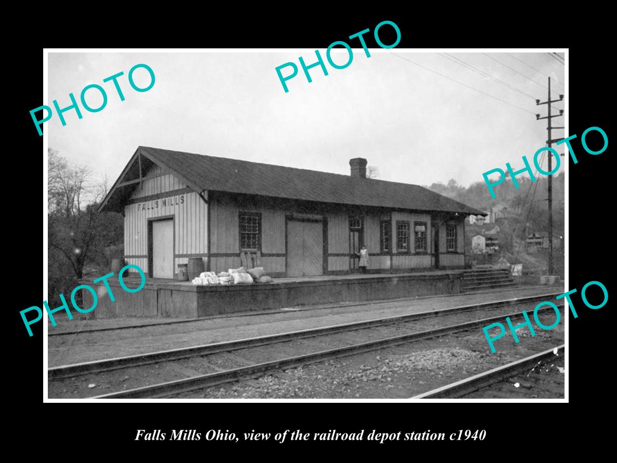 OLD LARGE HISTORIC PHOTO OF FALLS MILLS OHIO, THE RAILROAD DEPOT STATION c1940