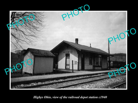OLD LARGE HISTORIC PHOTO OF HIGBYS OHIO, THE RAILROAD DEPOT STATION c1940